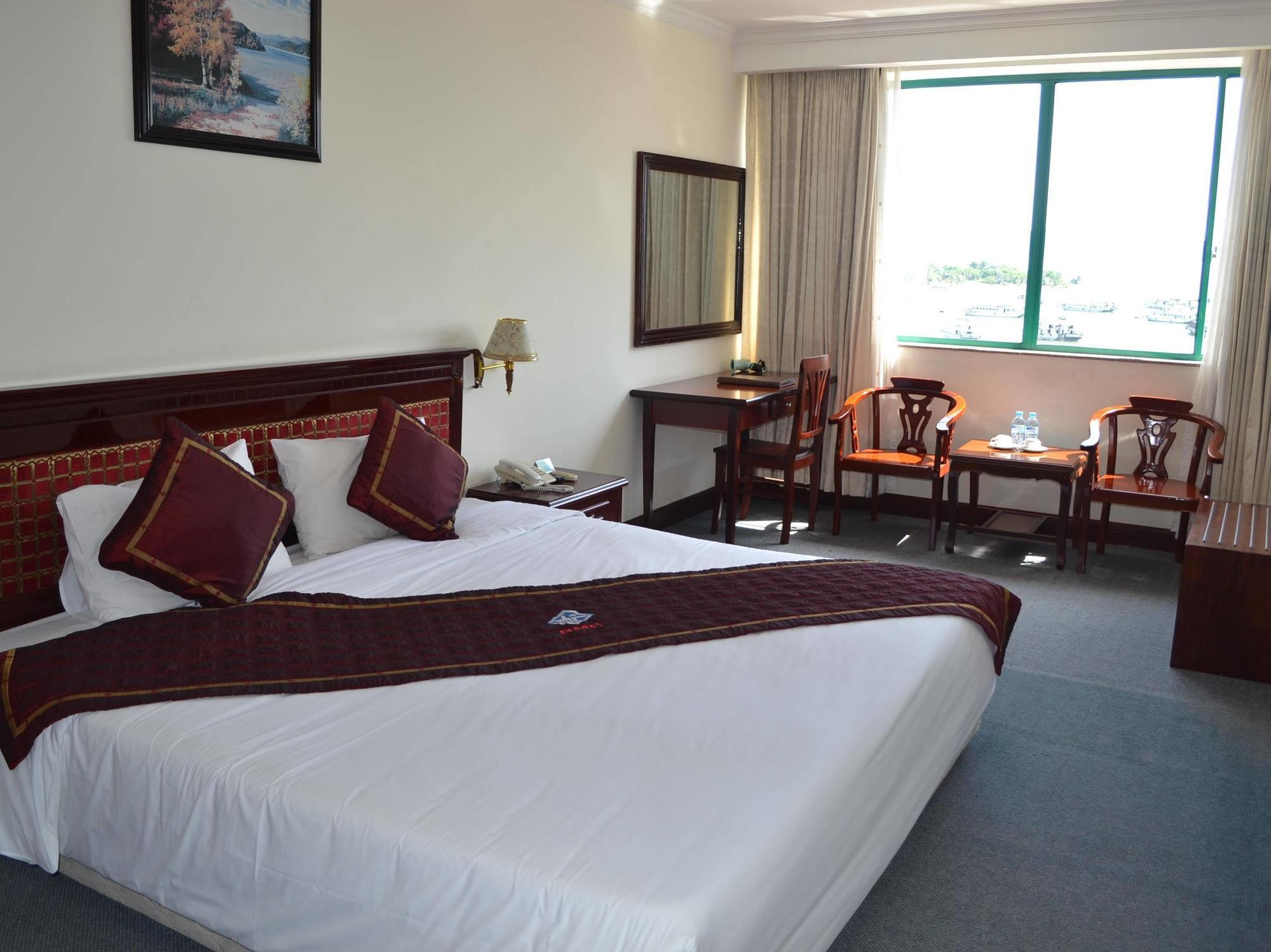 Bmc Thang Long Ha Long Exteriör bild